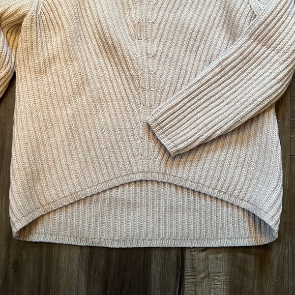 Acne Studios - Deborah wool sweater with v-neck and high low hem - Picture 3 of 7